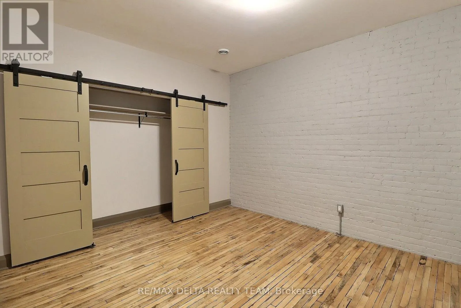 232 KING STREET W