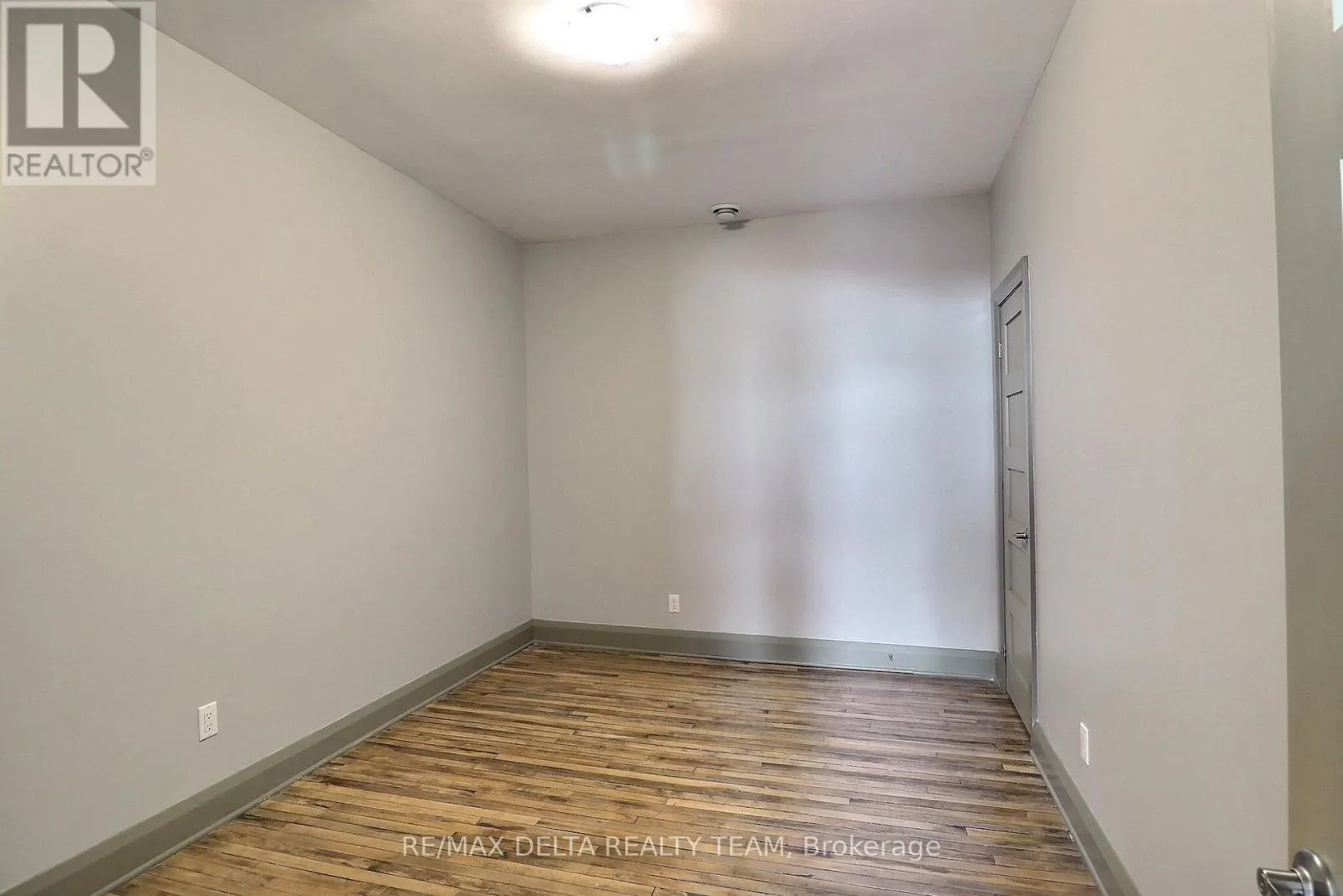 228 KING STREET W