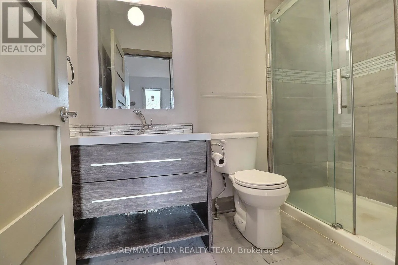228 KING STREET W