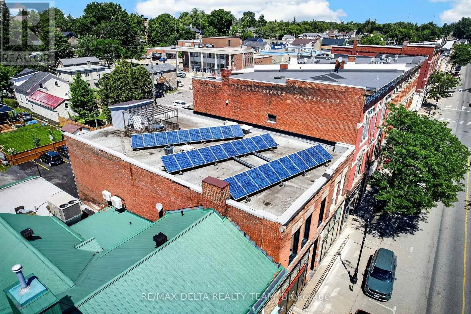 228 KING STREET W