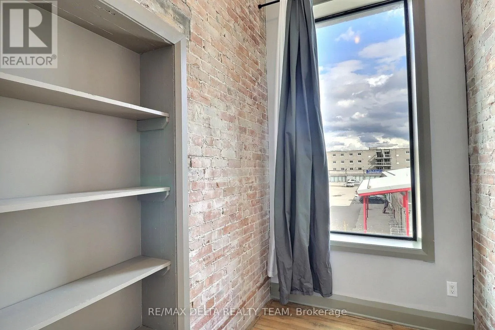 228 KING STREET W
