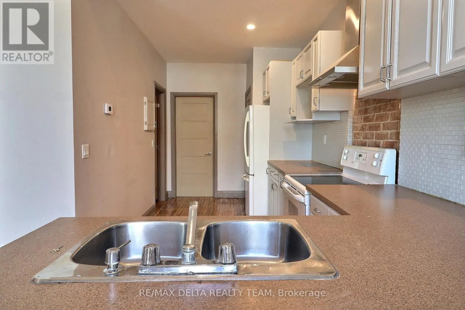 228 KING STREET W