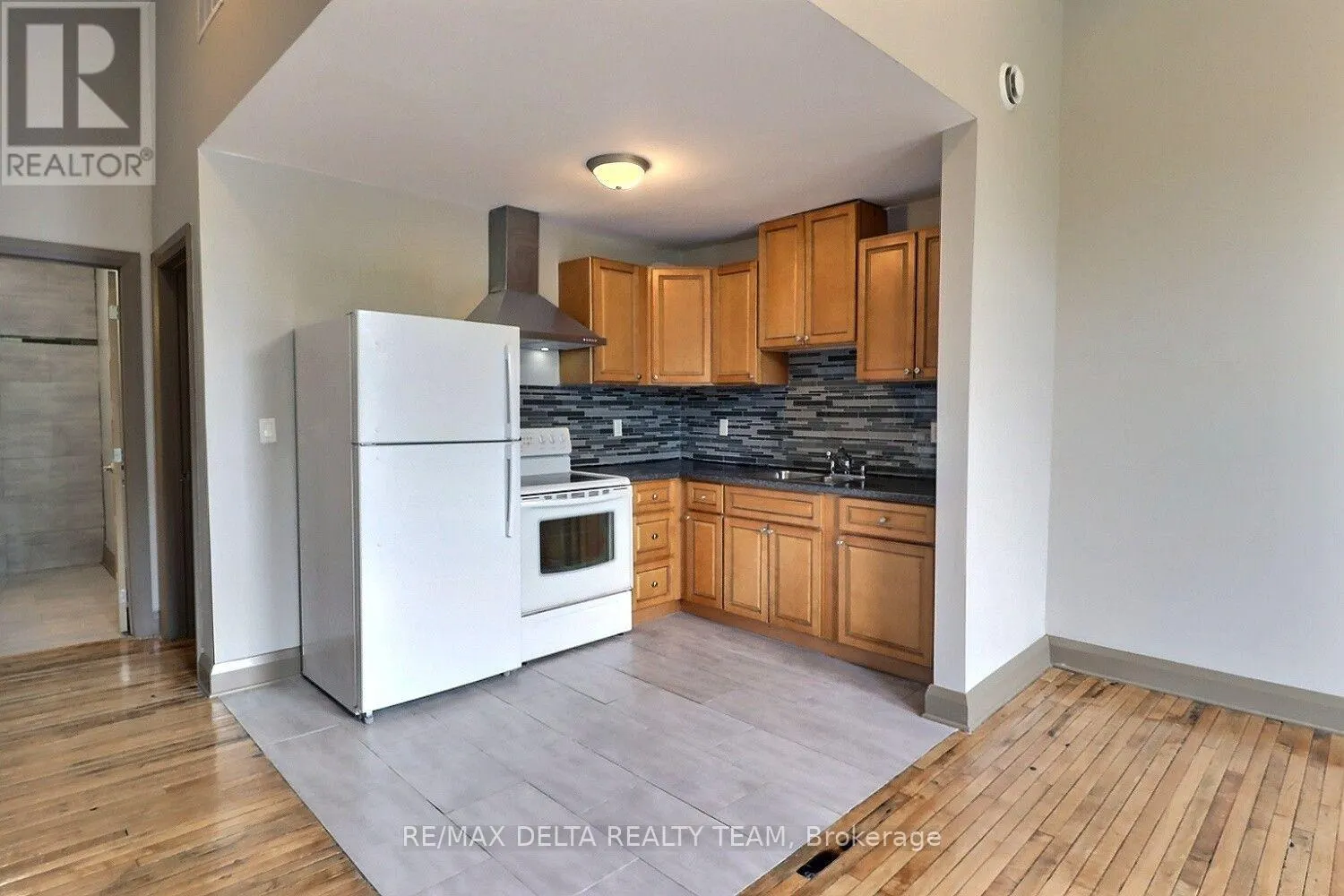 228 KING STREET W