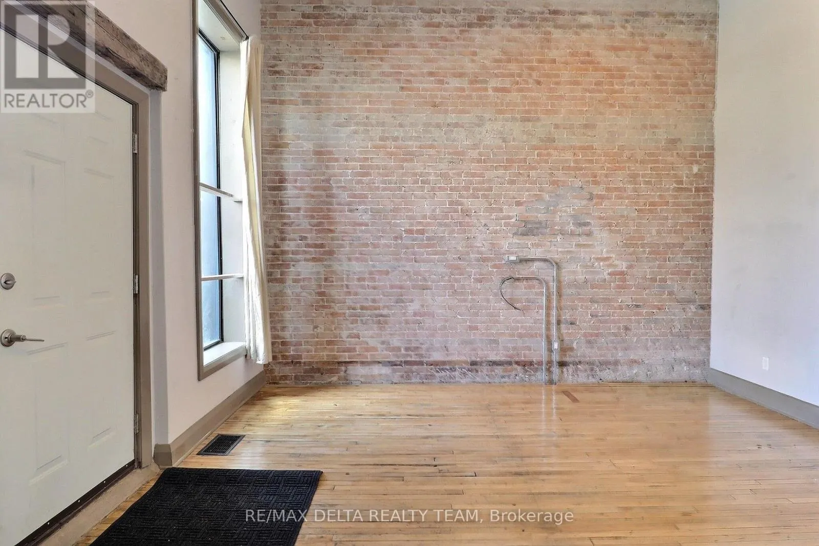 228 KING STREET W