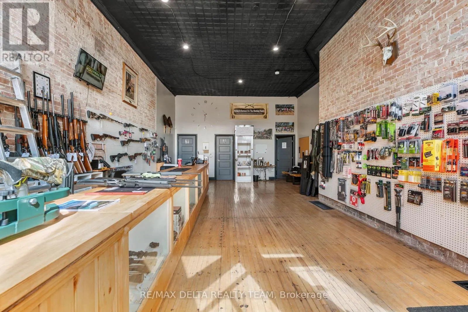 228 KING STREET W