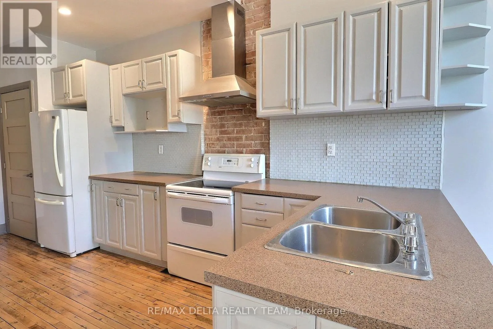 228 KING STREET W