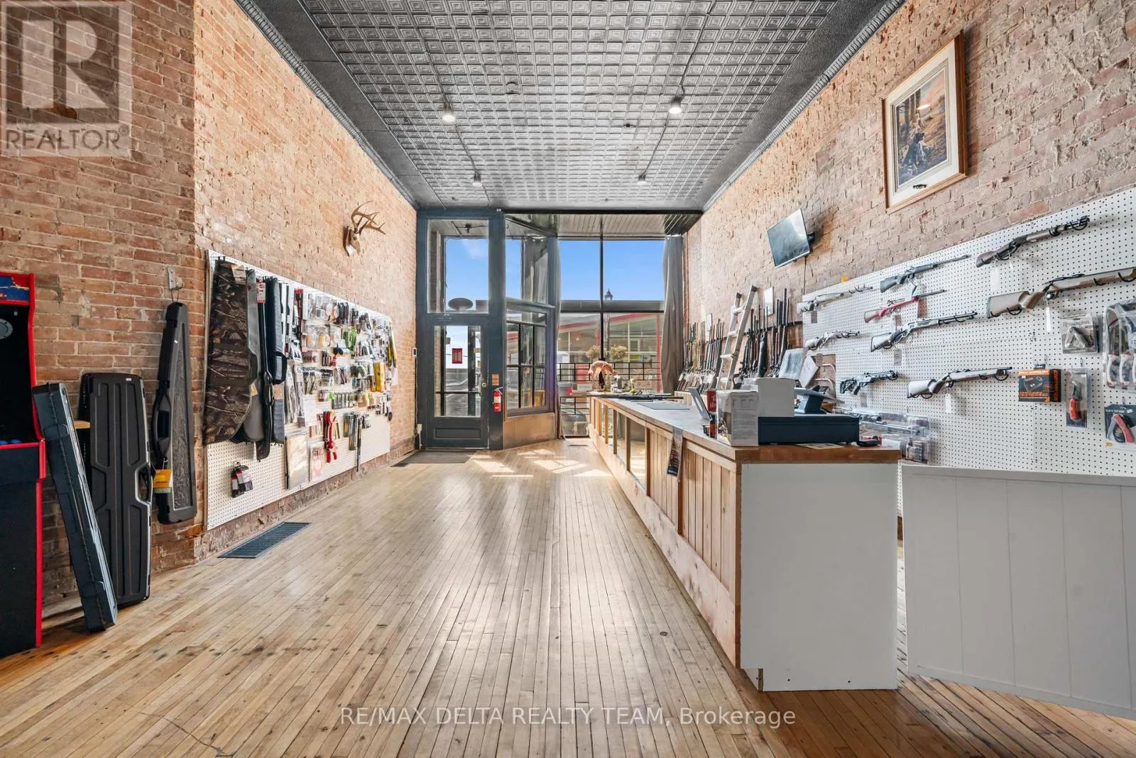 228 KING STREET W