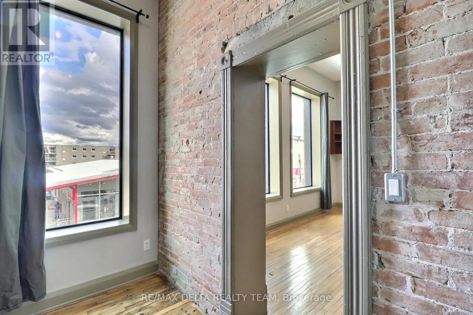 228 KING STREET W