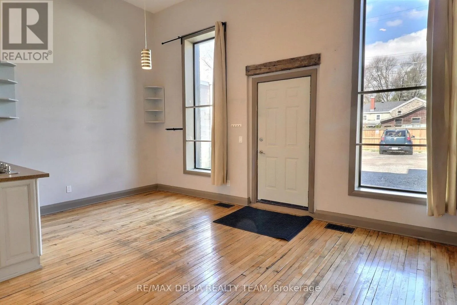 228 KING STREET W