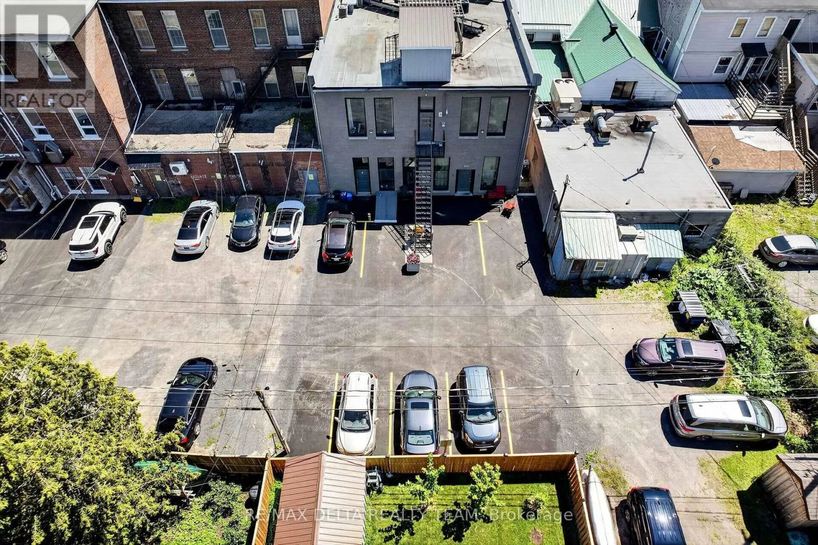228 KING STREET W