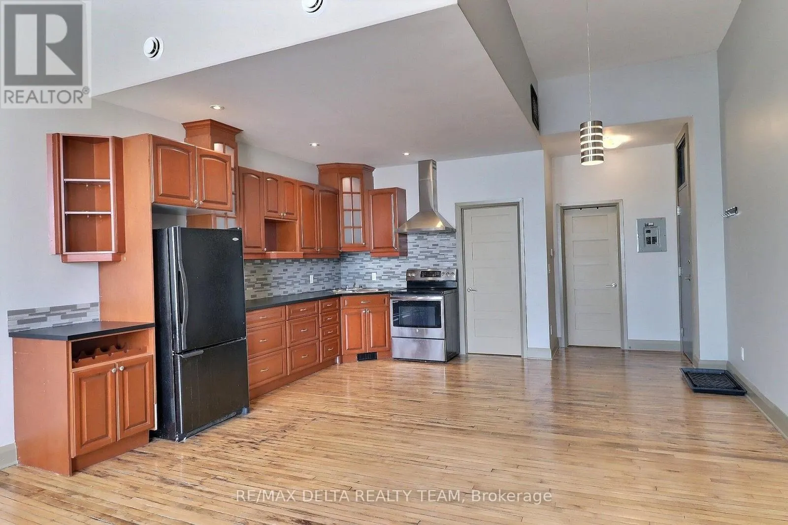 228 KING STREET W