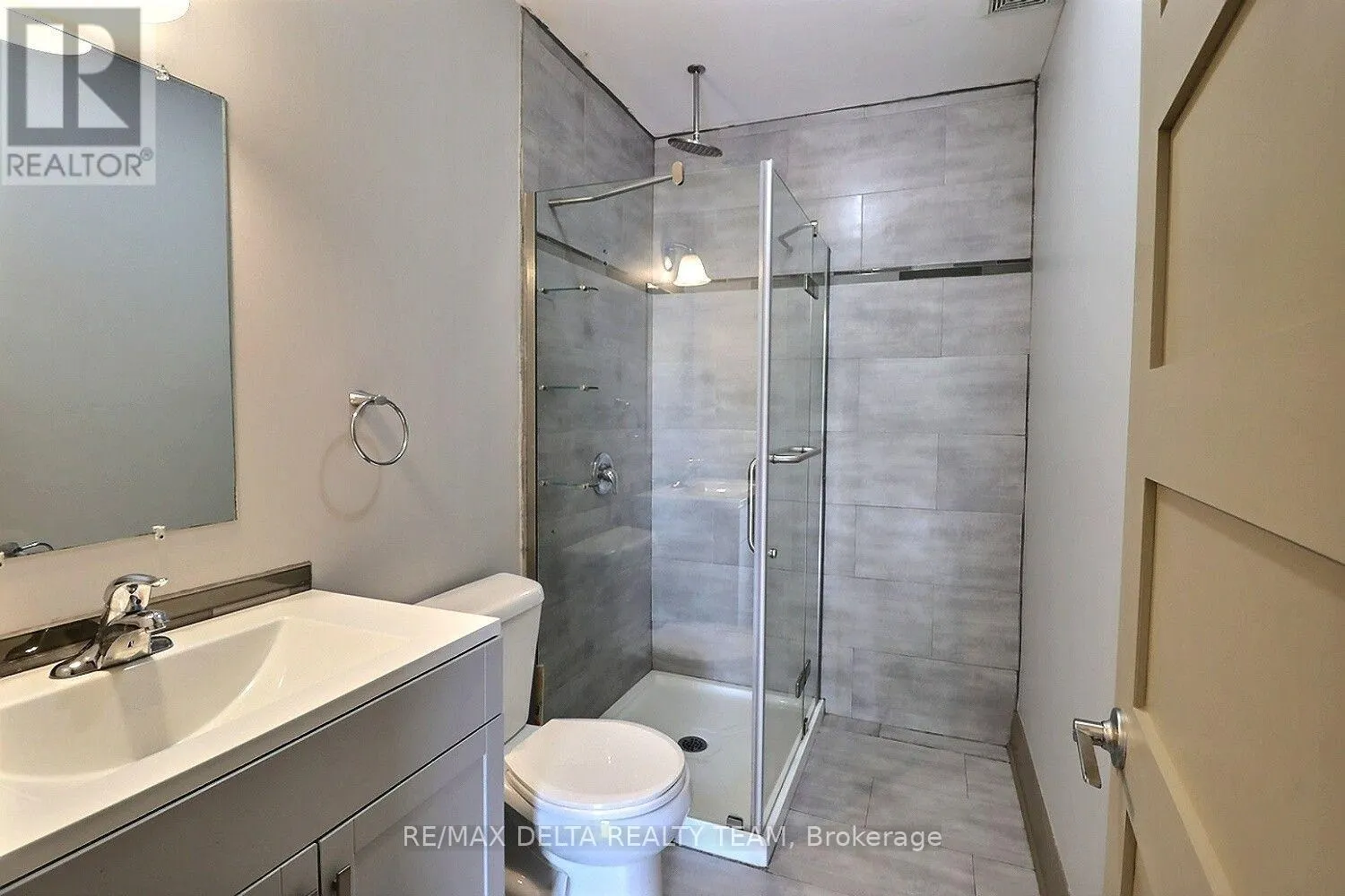 228 KING STREET W
