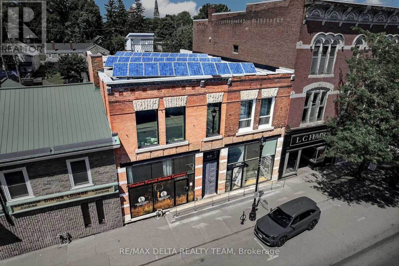 228 KING STREET W