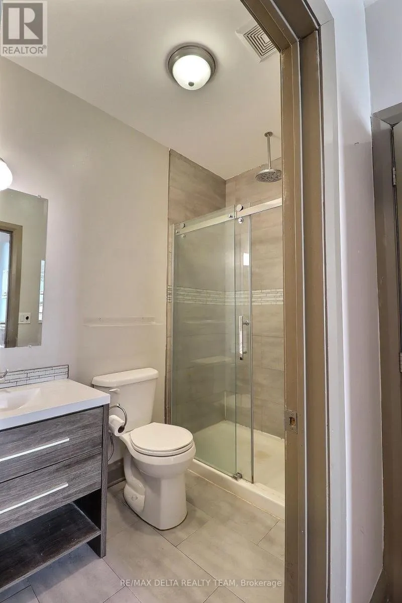 228 KING STREET W