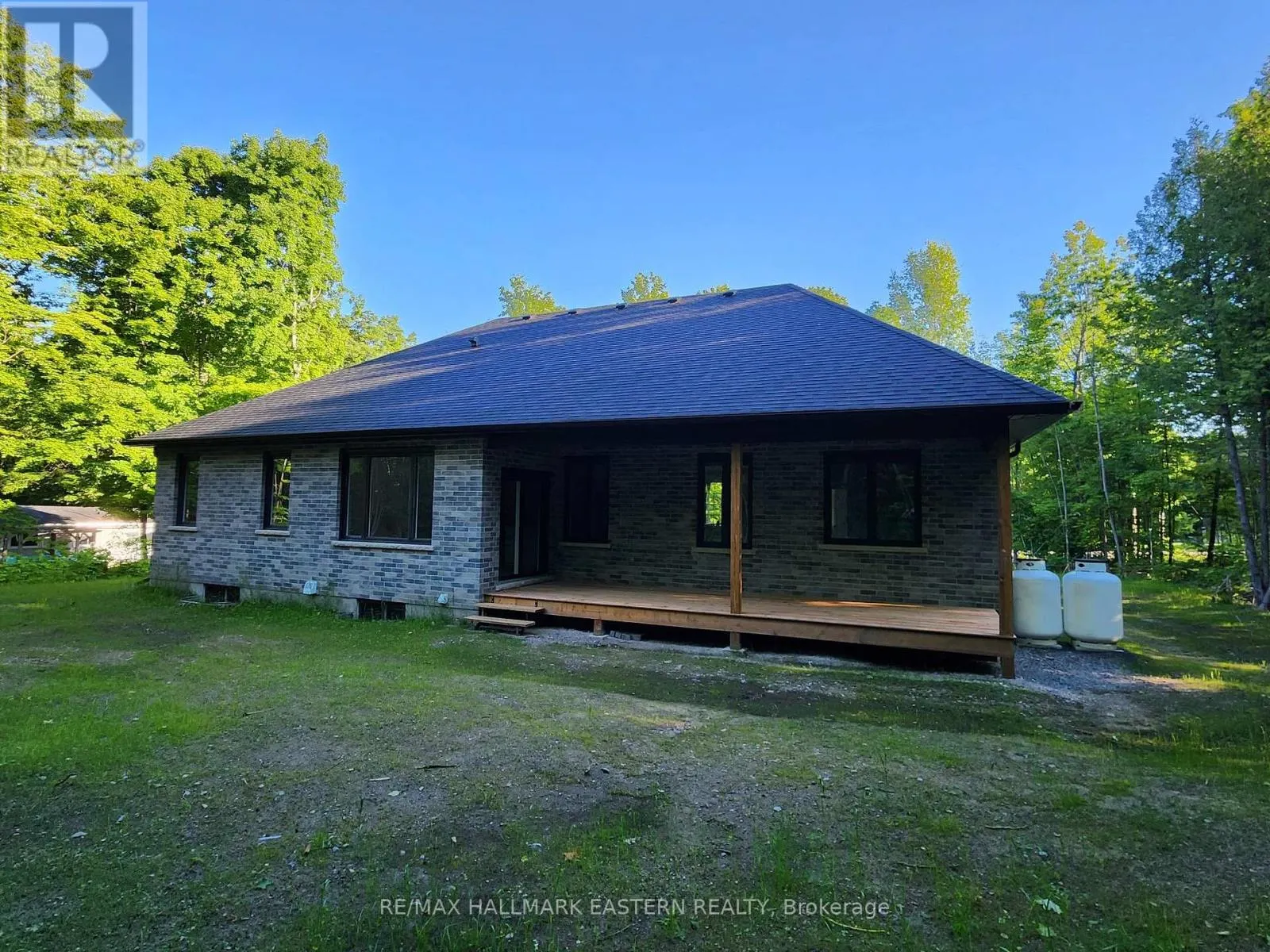 11 MAPLEWOOD COURT