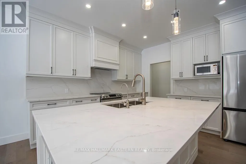 11 MAPLEWOOD COURT