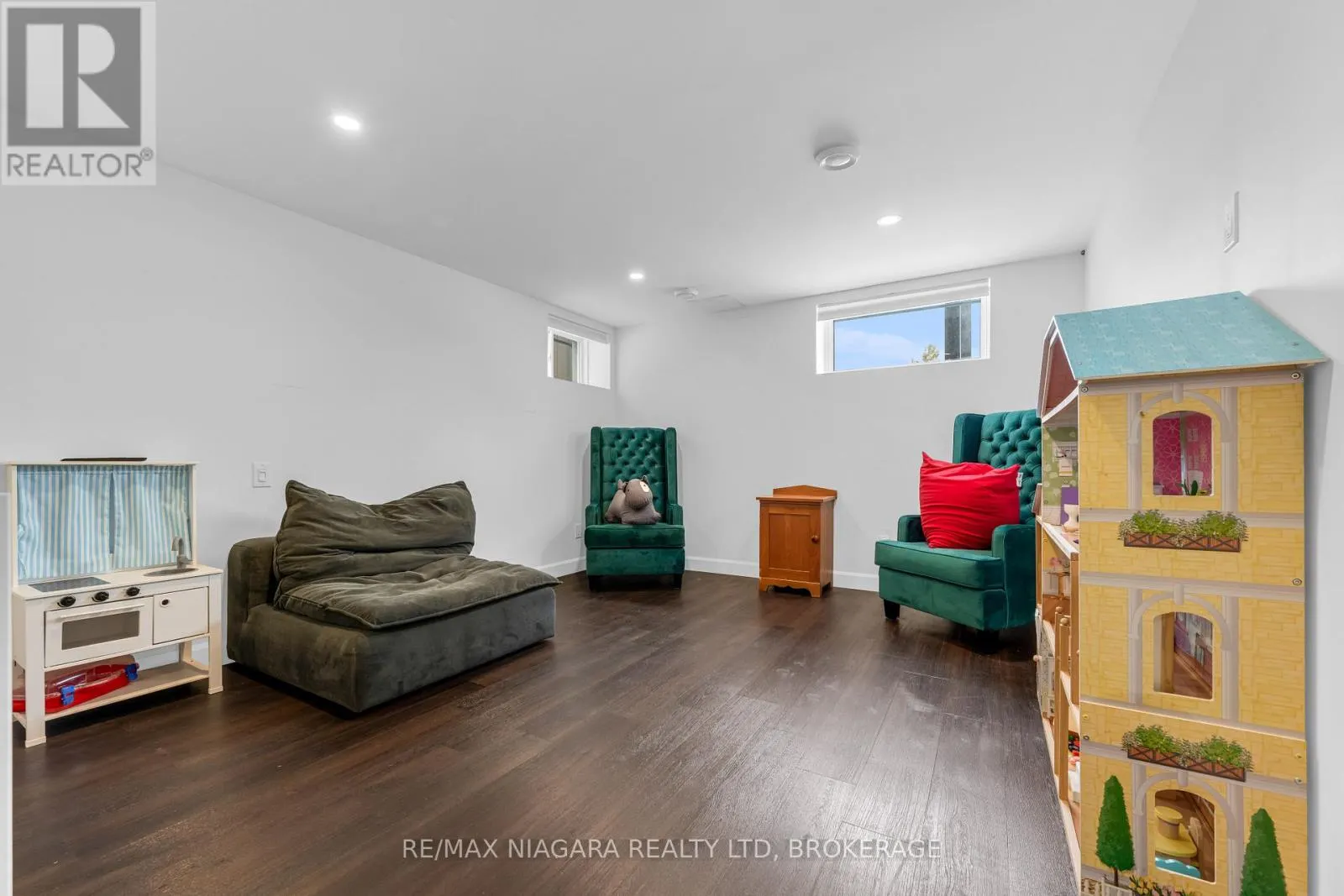 5 HERON POINTE ROAD