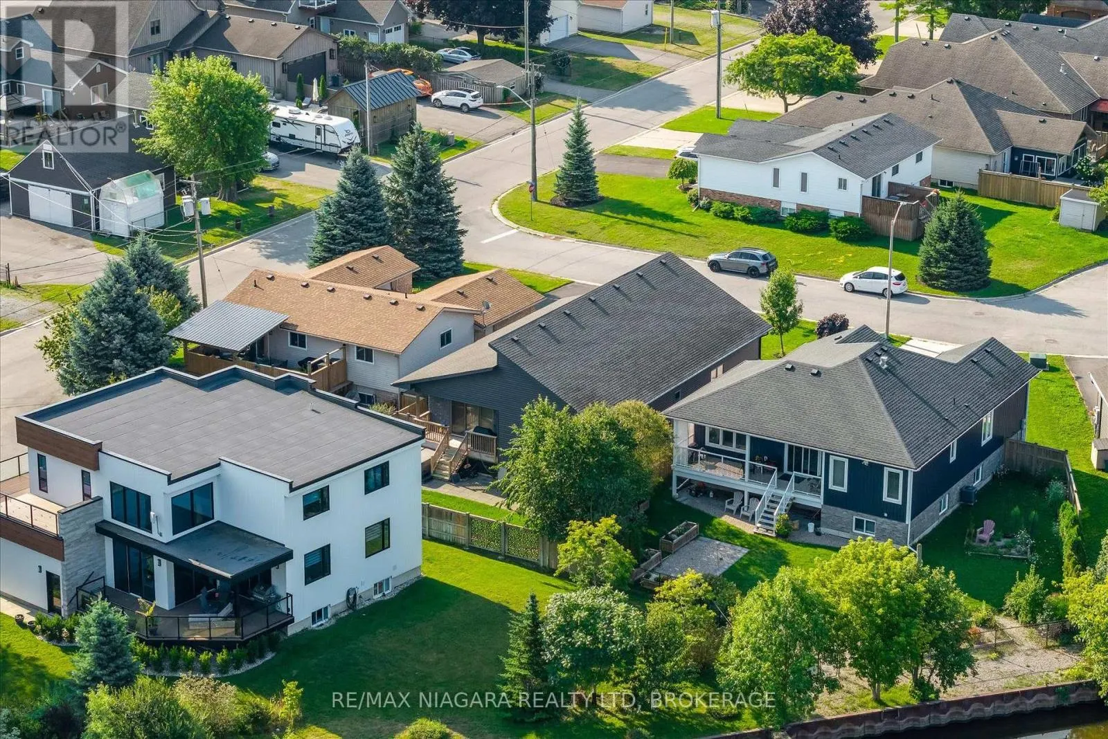 5 HERON POINTE ROAD