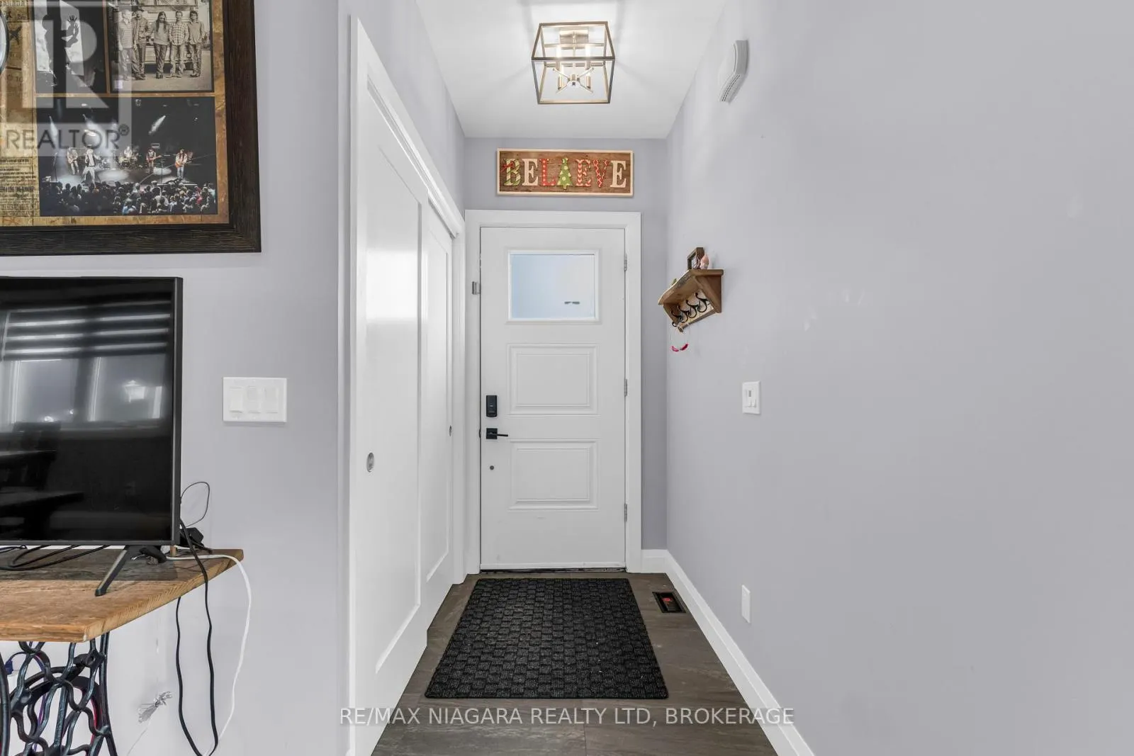 5 HERON POINTE ROAD