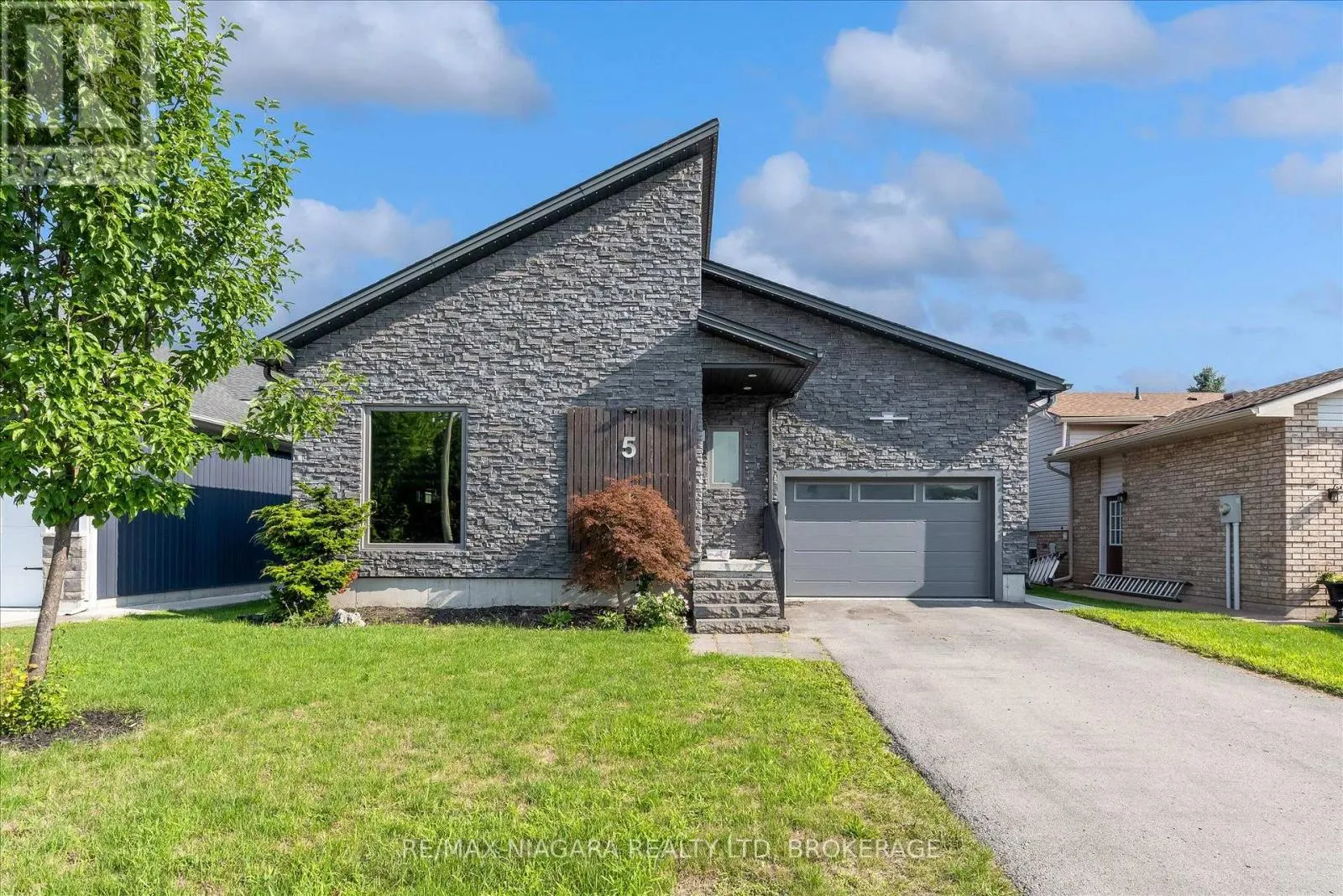 5 HERON POINTE ROAD