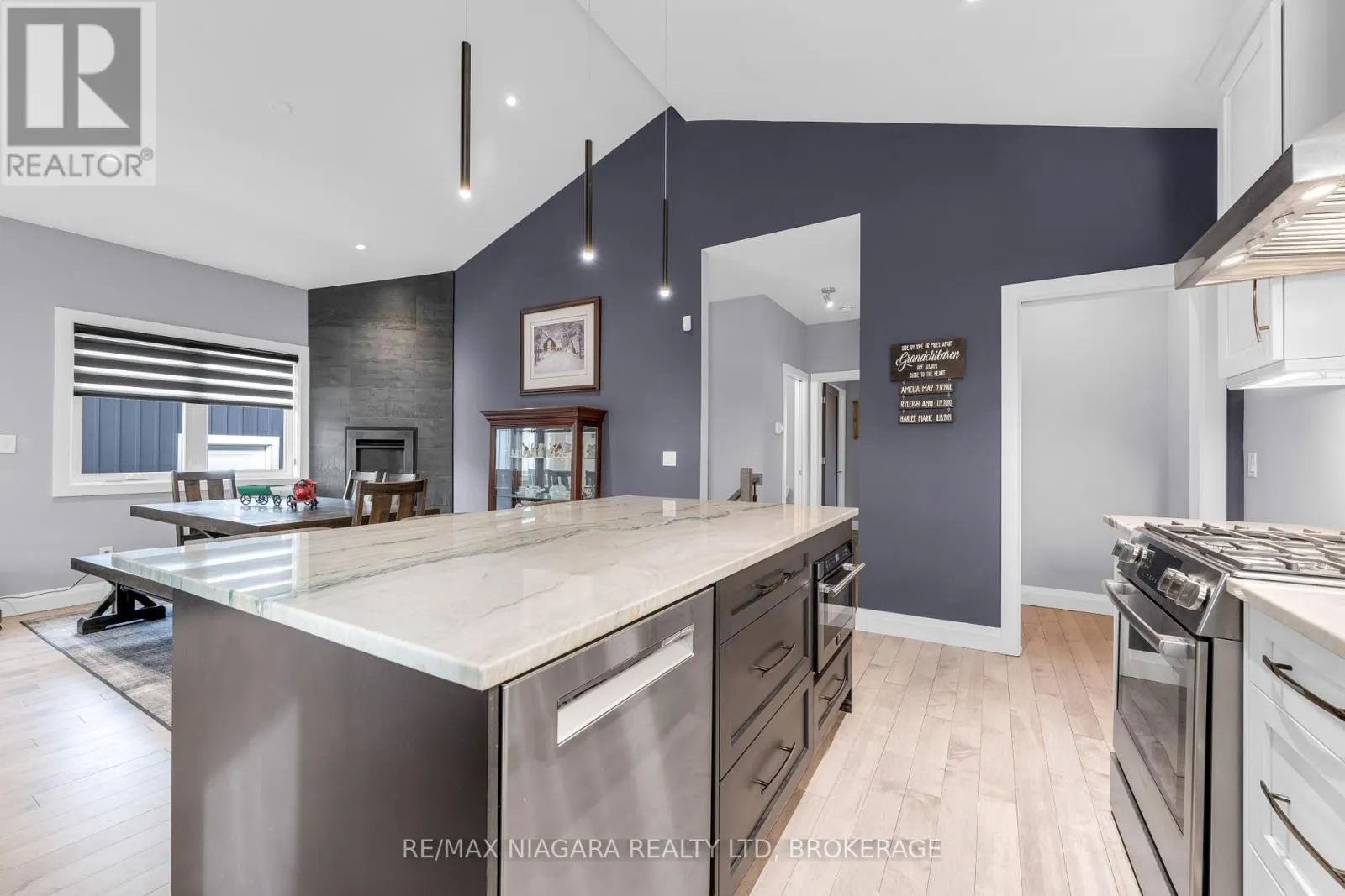 5 HERON POINTE ROAD