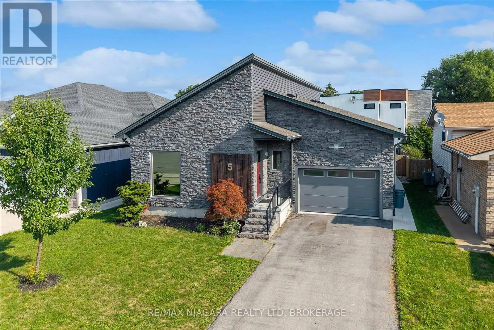 5 HERON POINTE ROAD
