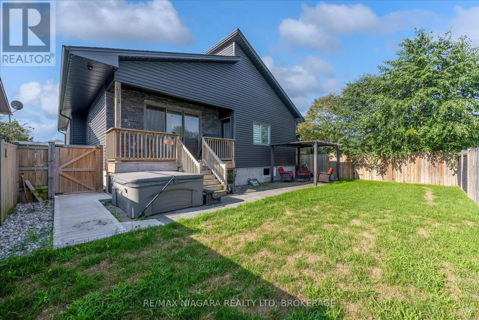 5 HERON POINTE ROAD