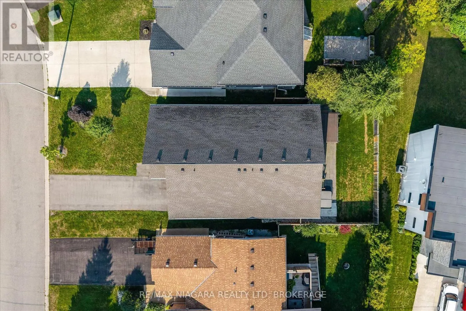 5 HERON POINTE ROAD