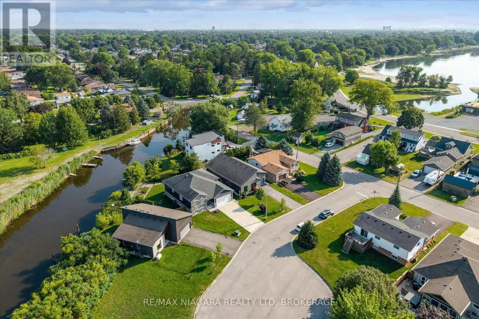 5 HERON POINTE ROAD