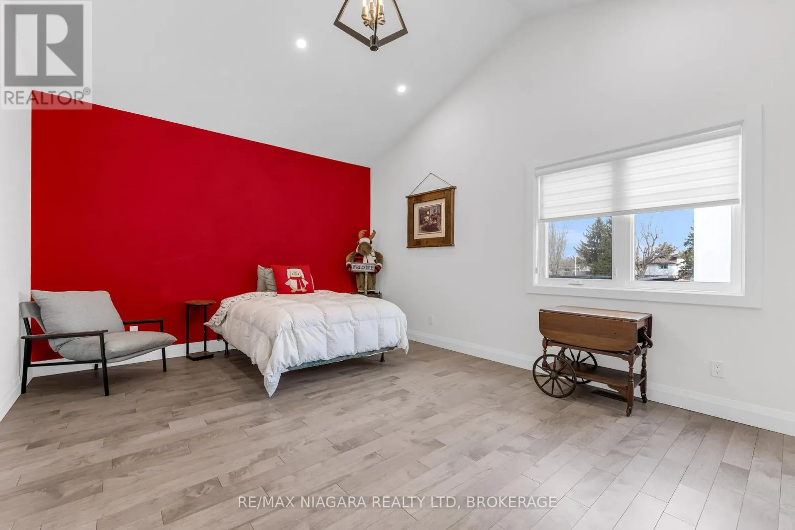 5 HERON POINTE ROAD