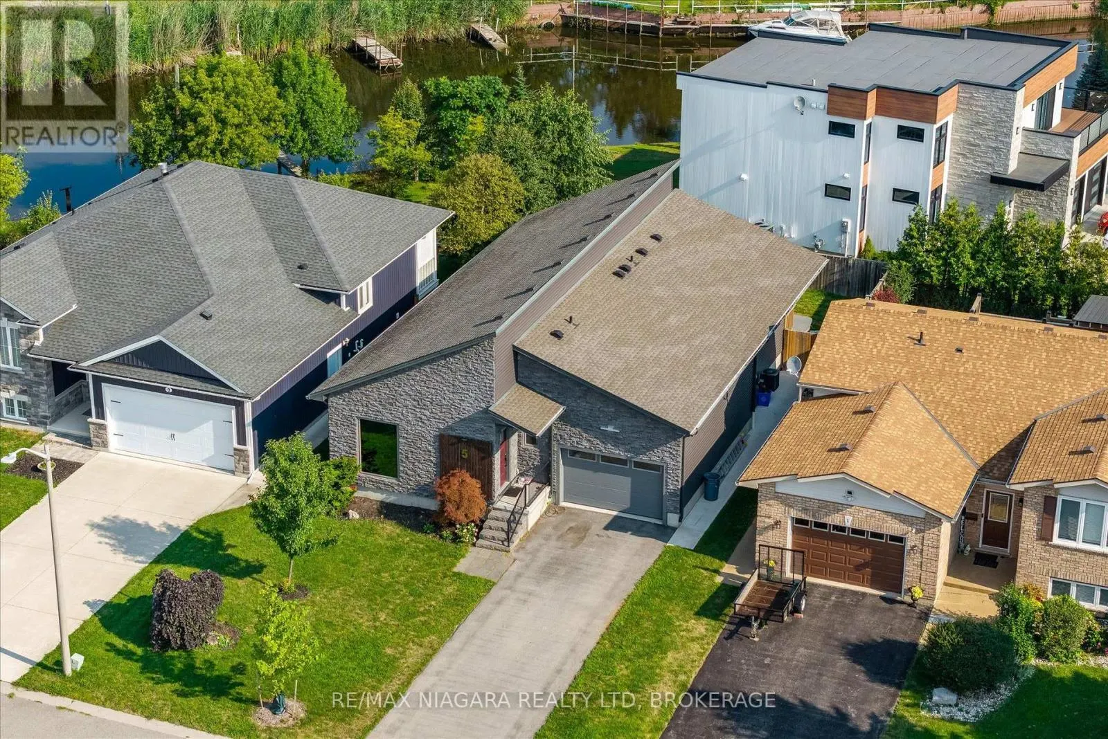 5 HERON POINTE ROAD