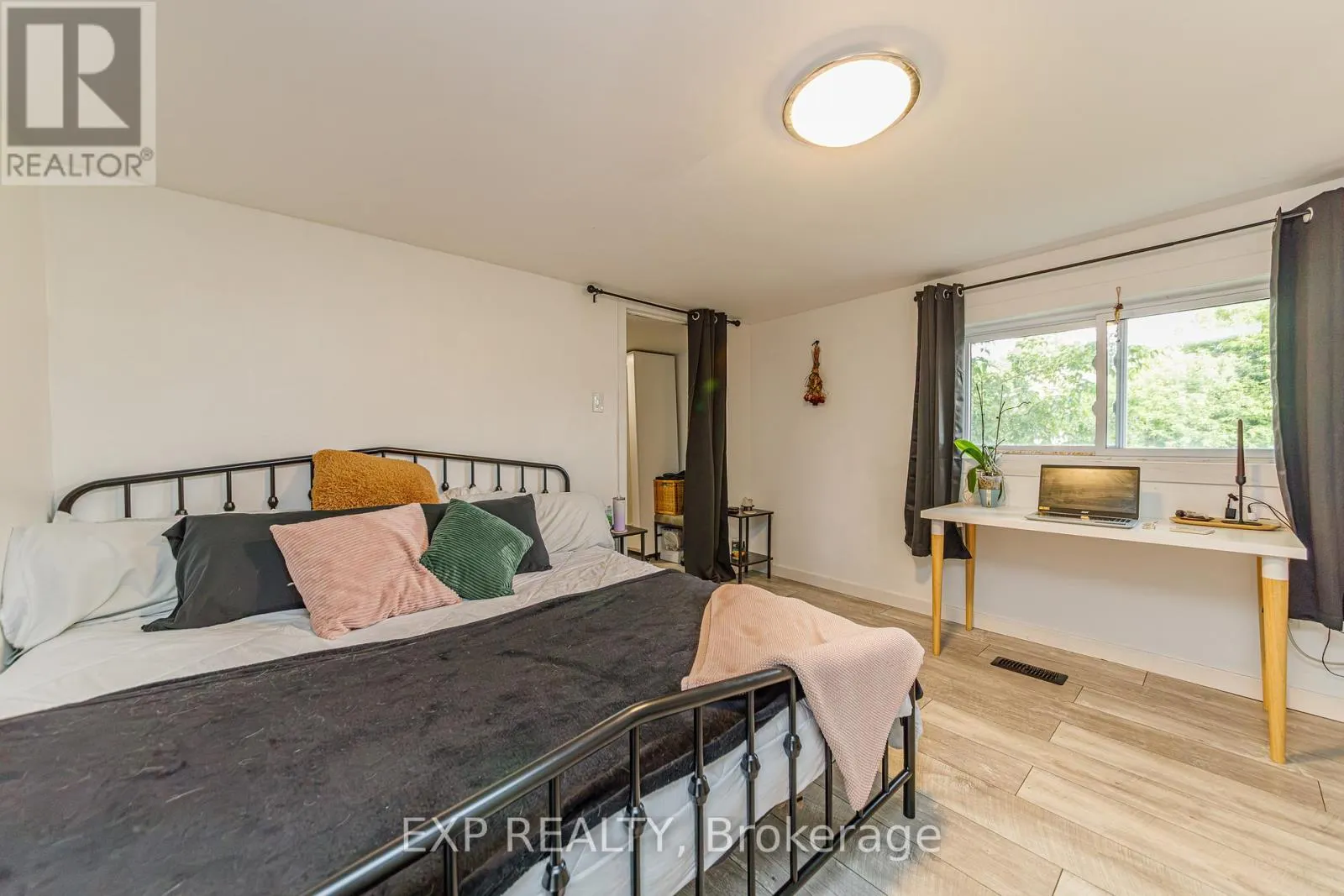 22 ST JOHNS WAY