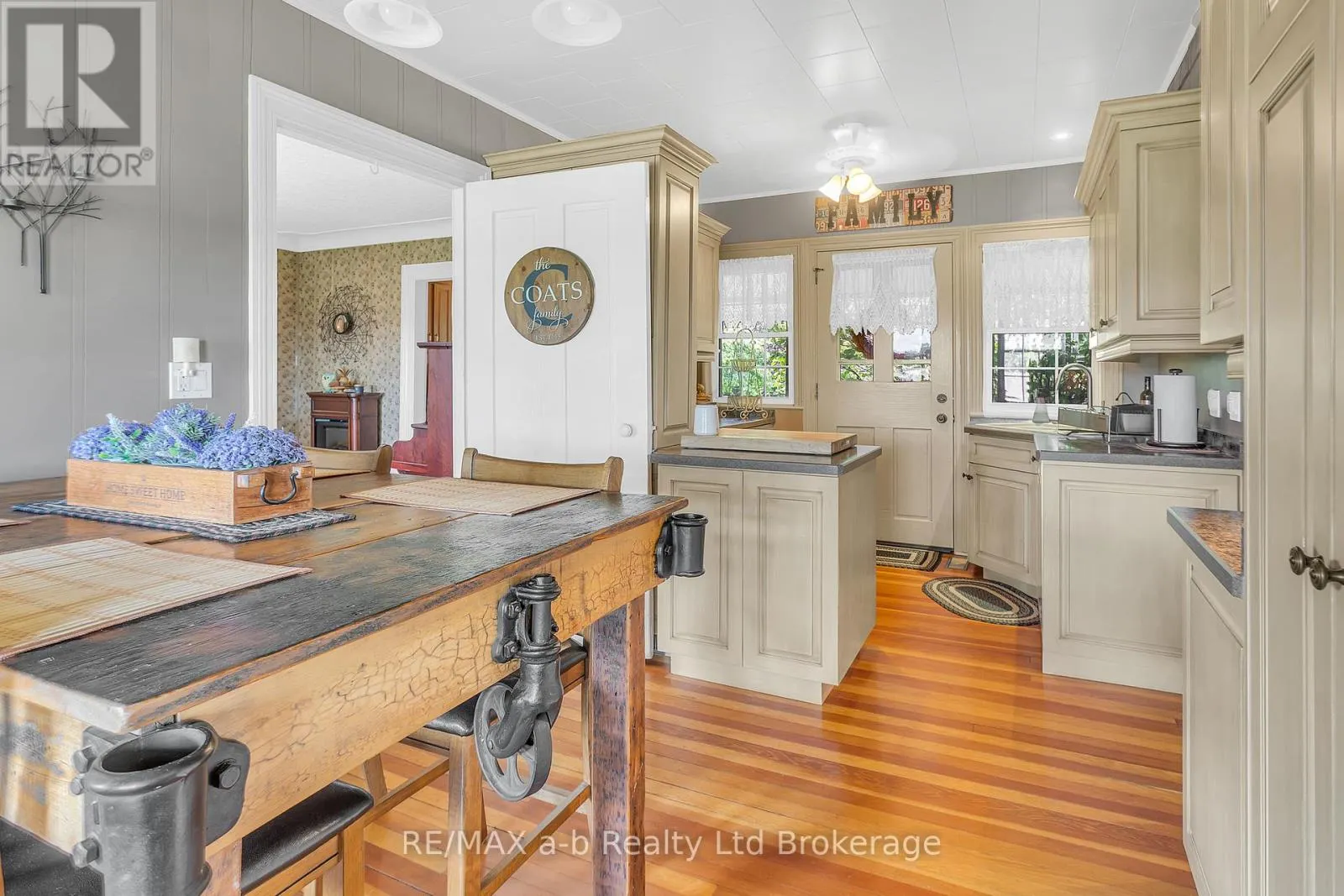 1813 NORFOLK COUNTY 19 ROAD W