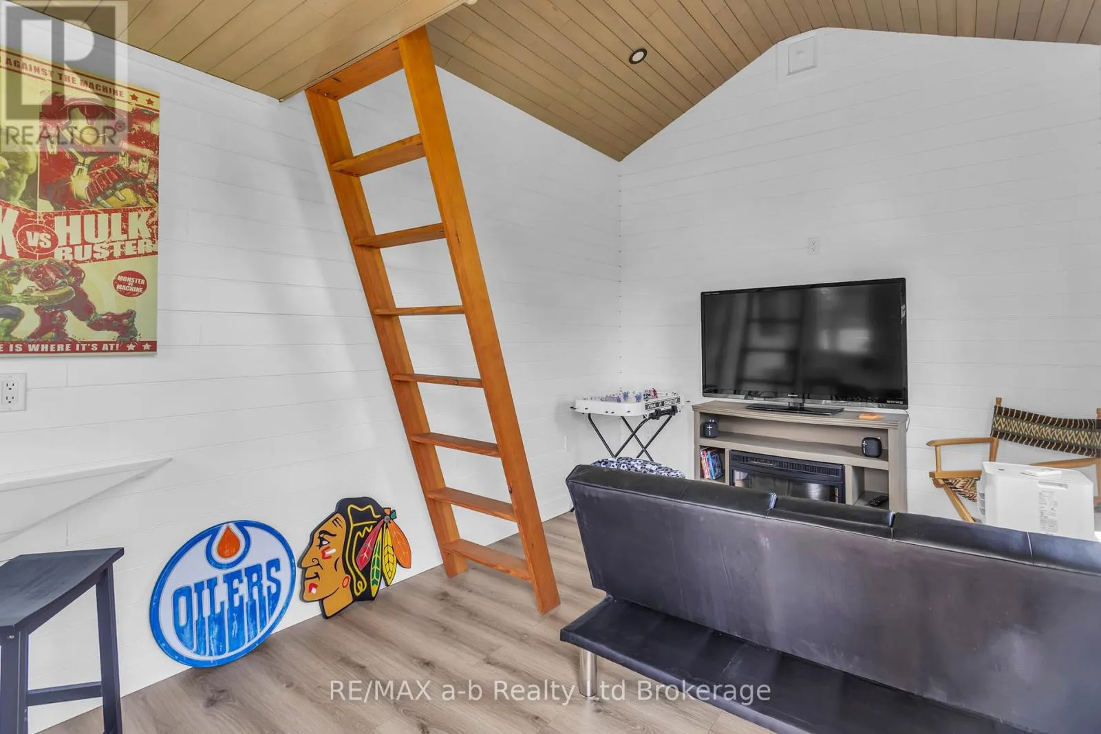 1813 NORFOLK COUNTY 19 ROAD W
