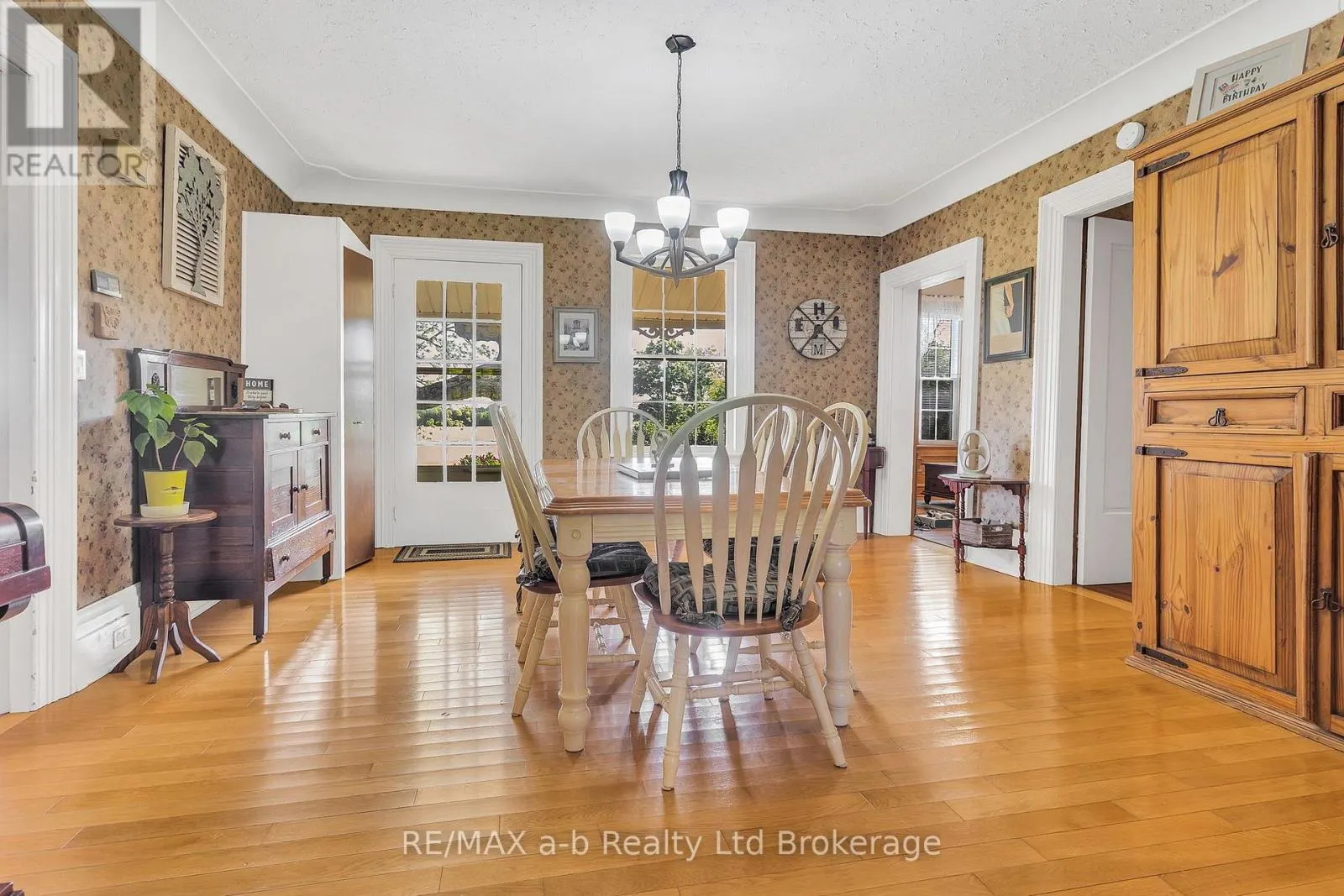 1813 NORFOLK COUNTY 19 ROAD W