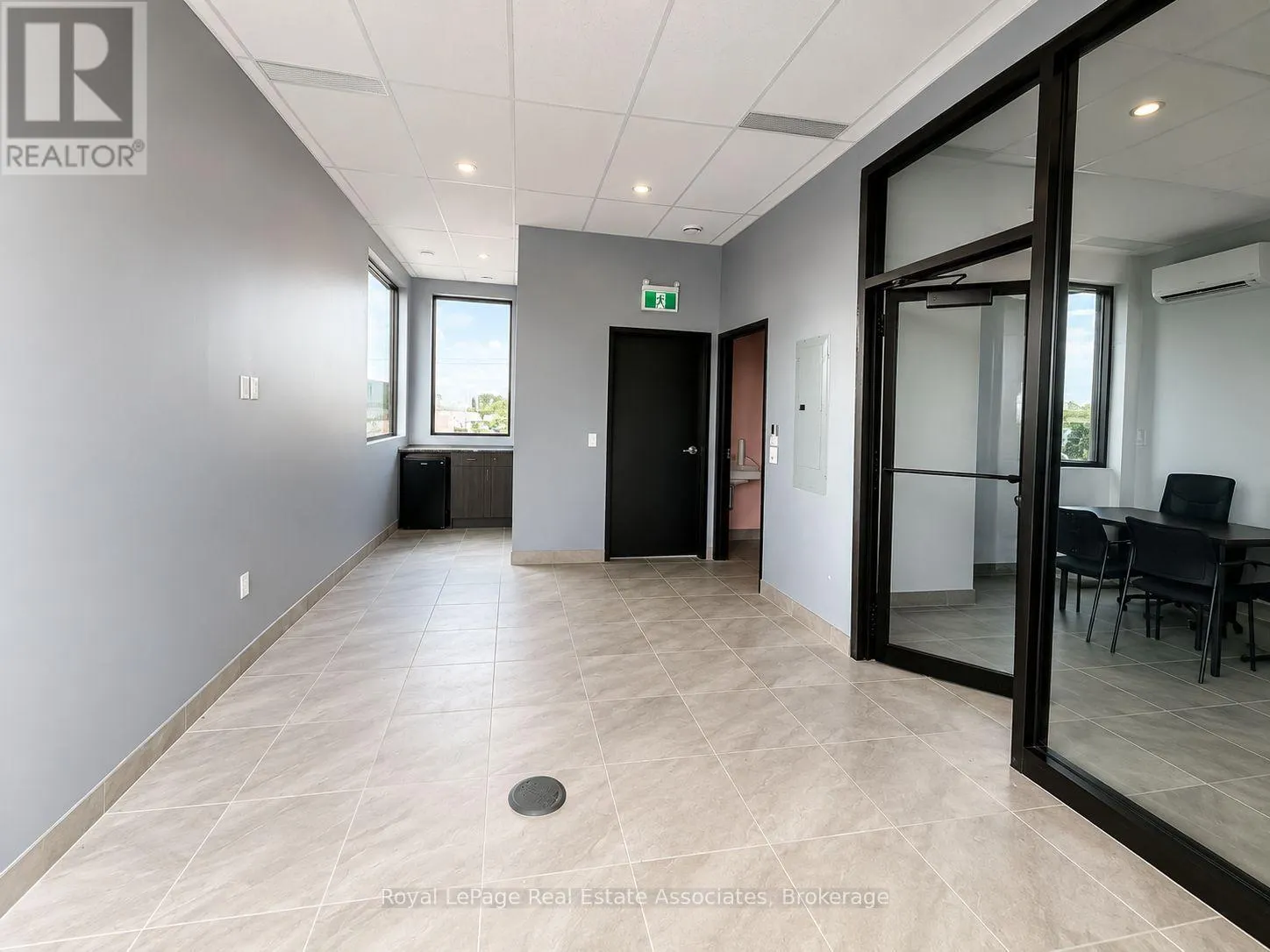 5 - 801 DUNDAS STREET
