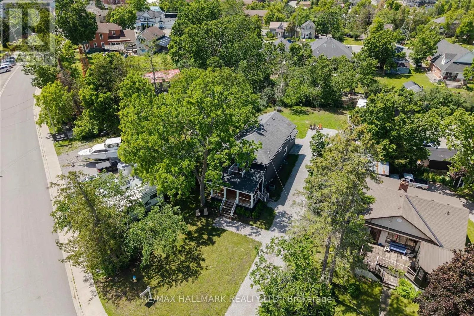 64 FRONT STREET E