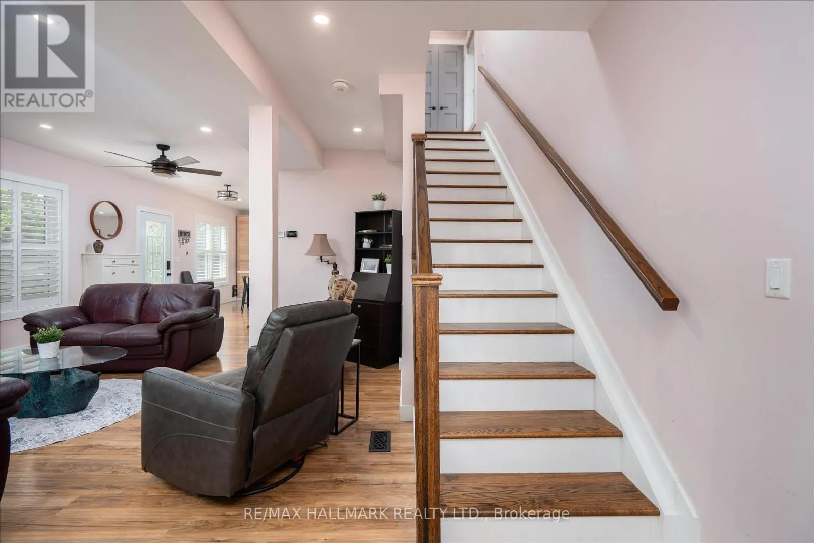 64 FRONT STREET E