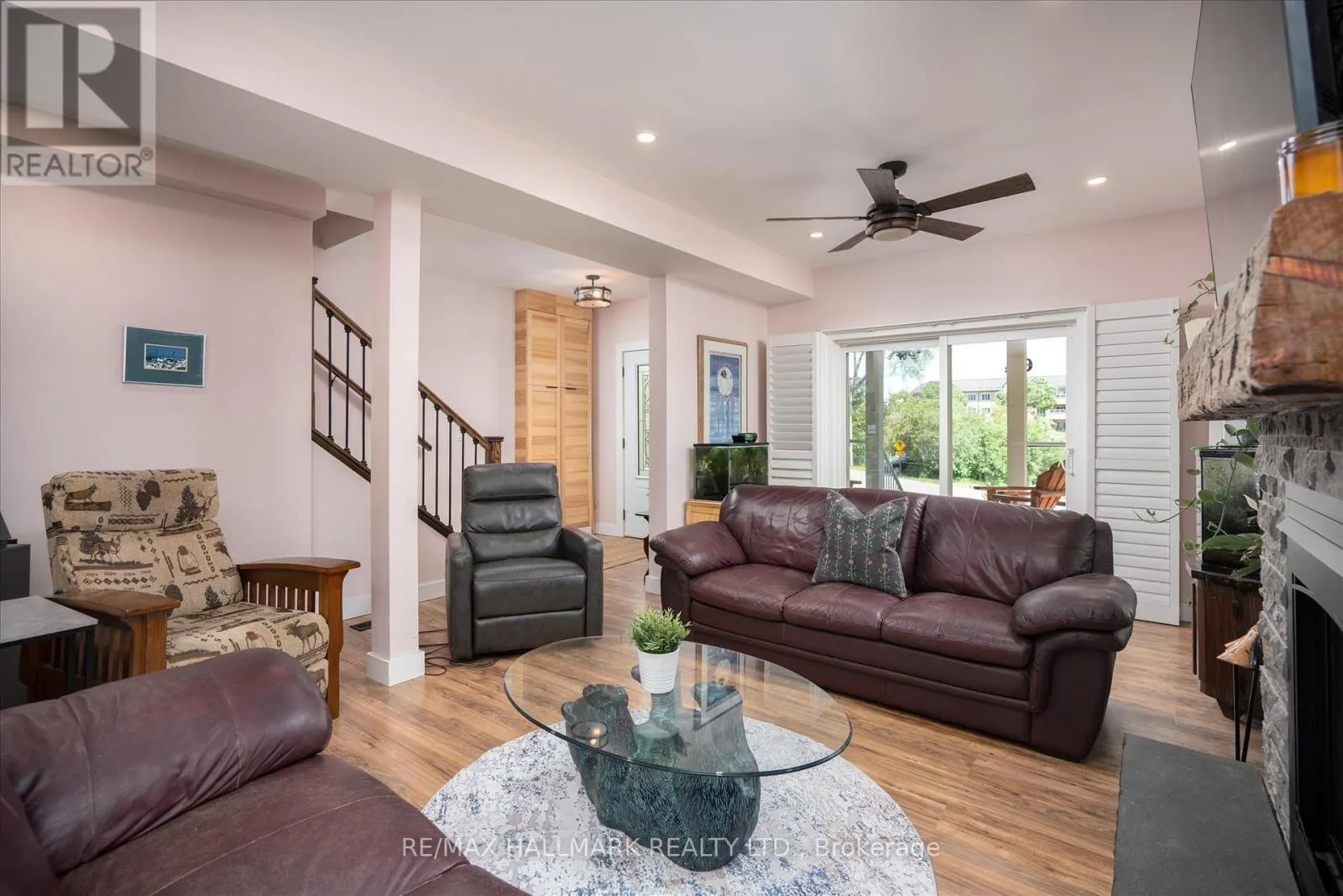 64 FRONT STREET E