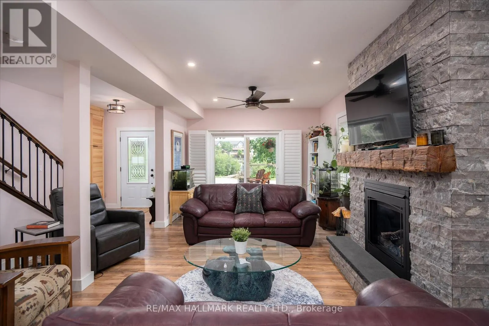 64 FRONT STREET E