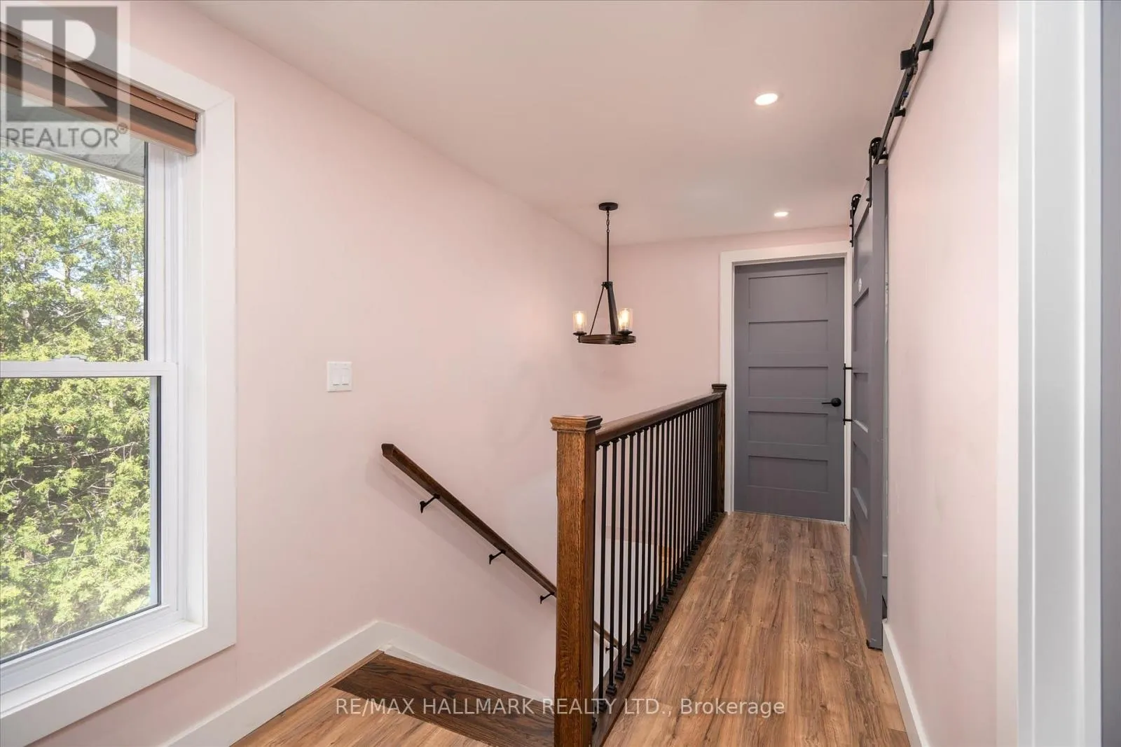 64 FRONT STREET E