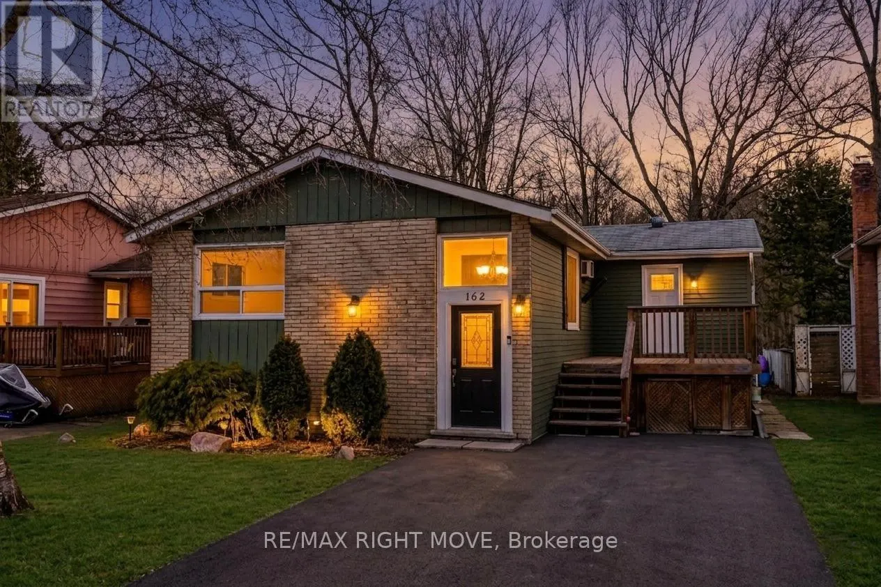 162 PRATT CRESCENT