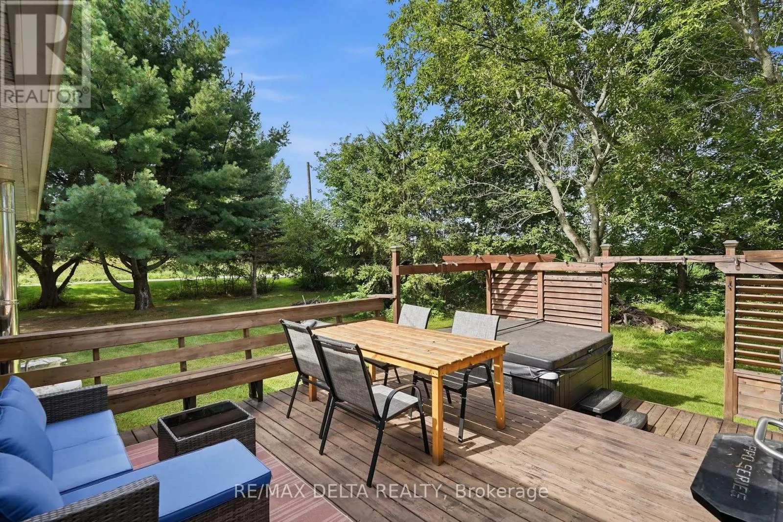 1120 DES CEDRES STREET