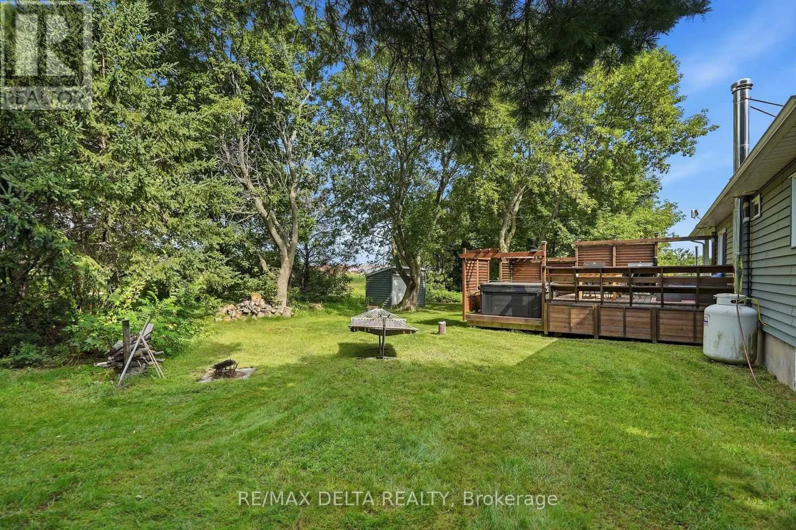 1120 DES CEDRES STREET