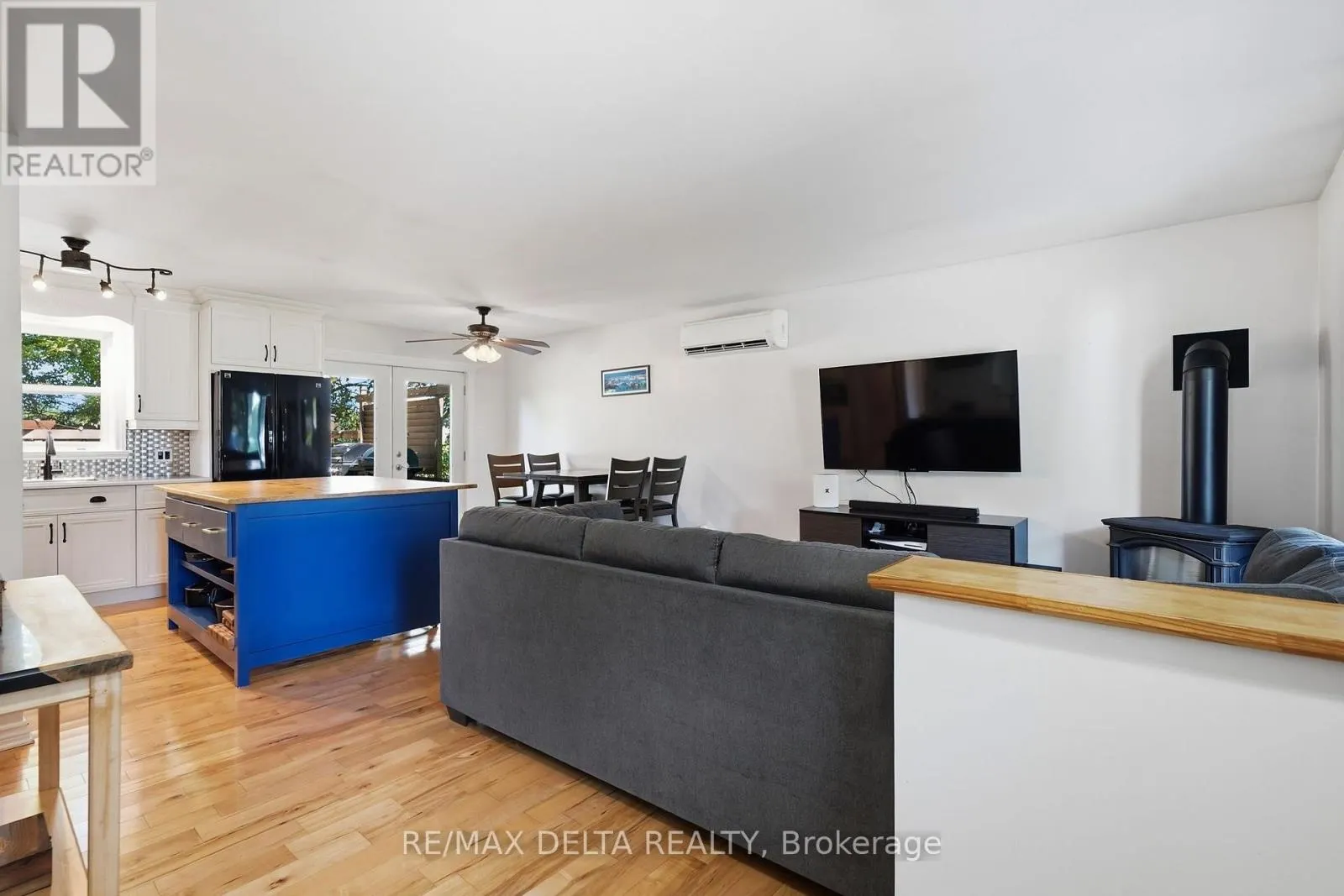 1120 DES CEDRES STREET