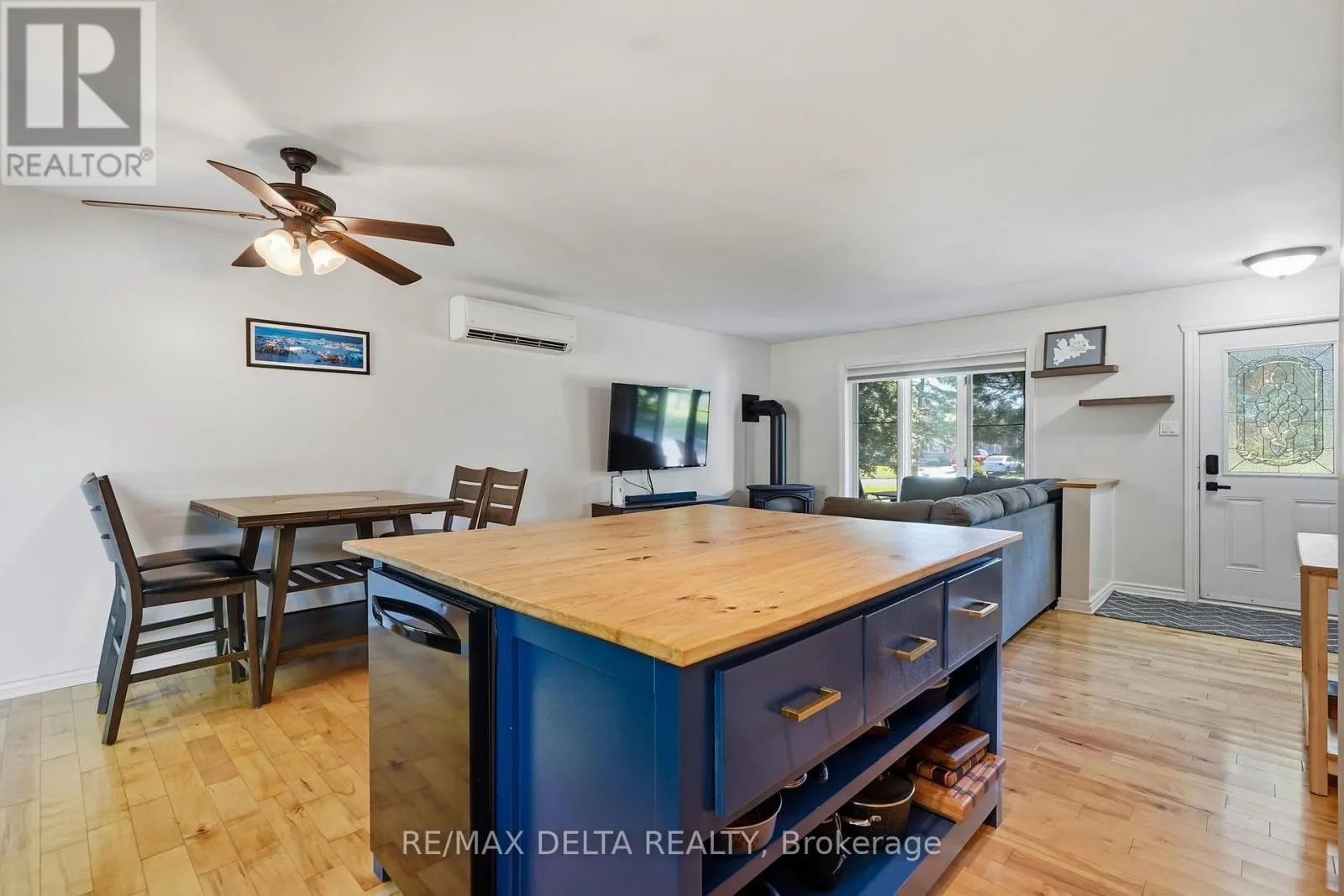 1120 DES CEDRES STREET