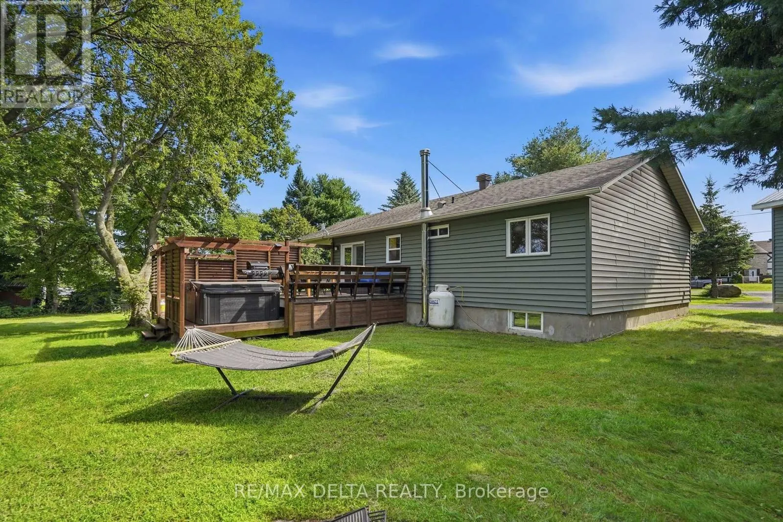 1120 DES CEDRES STREET