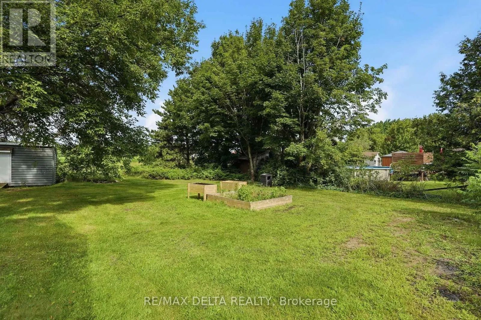 1120 DES CEDRES STREET
