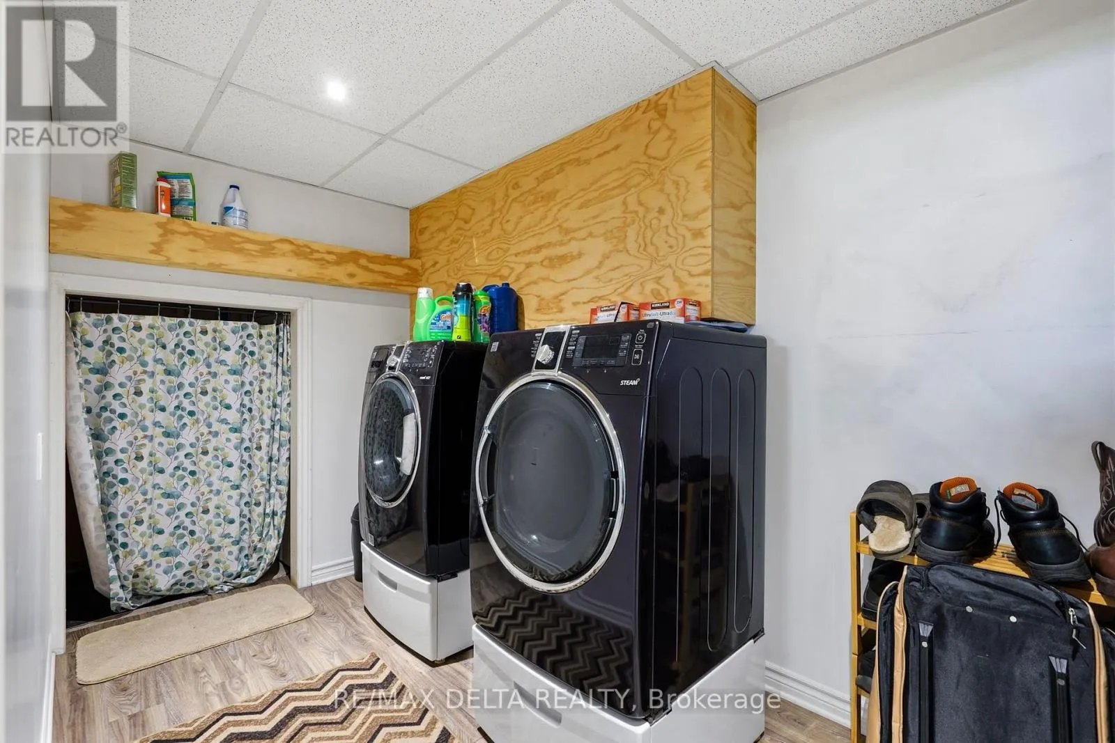 1120 DES CEDRES STREET