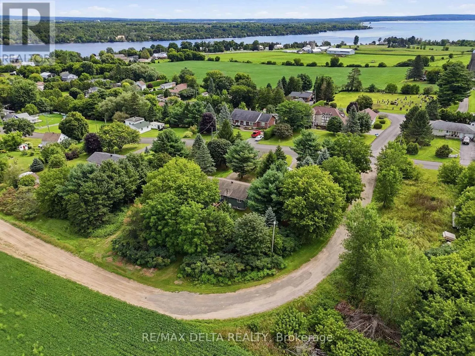 1120 DES CEDRES STREET